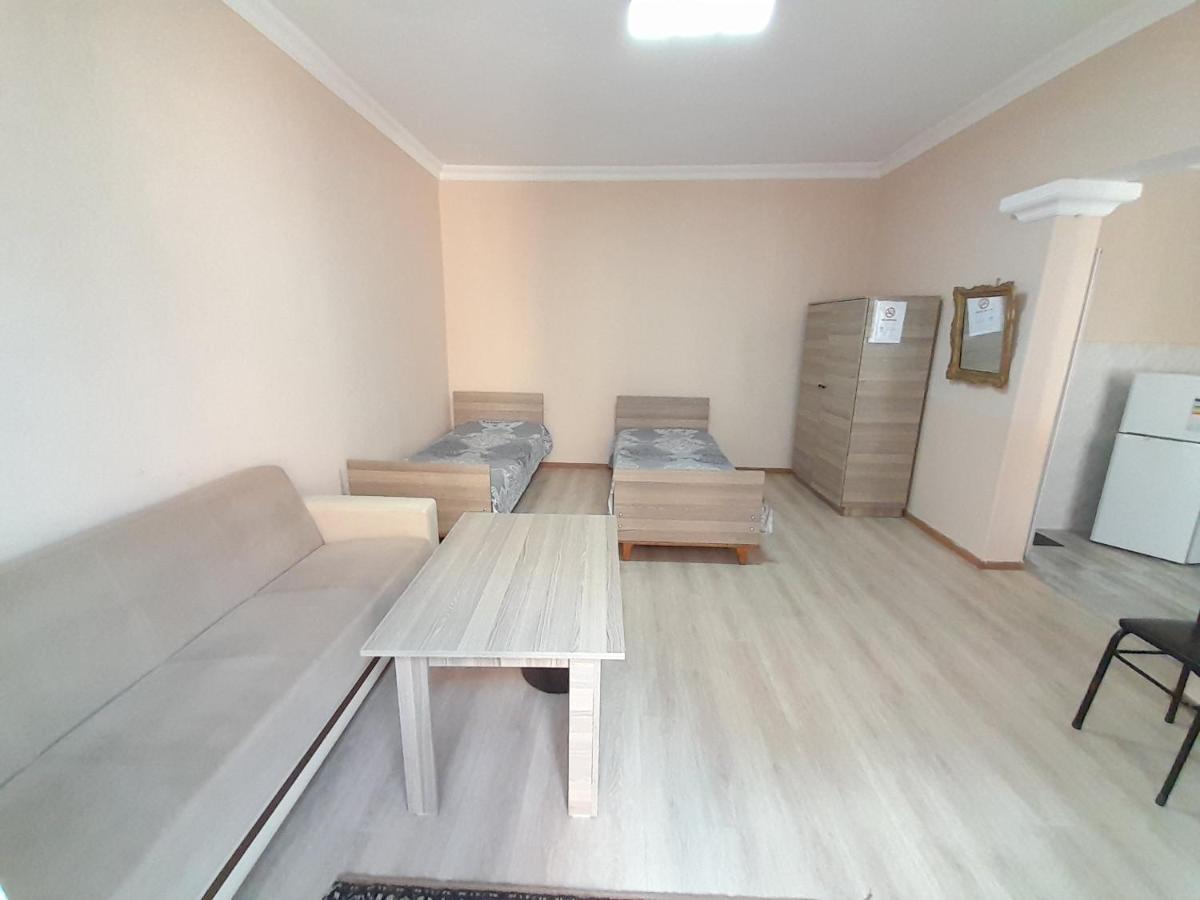 Iren Apartment Batumi Room photo